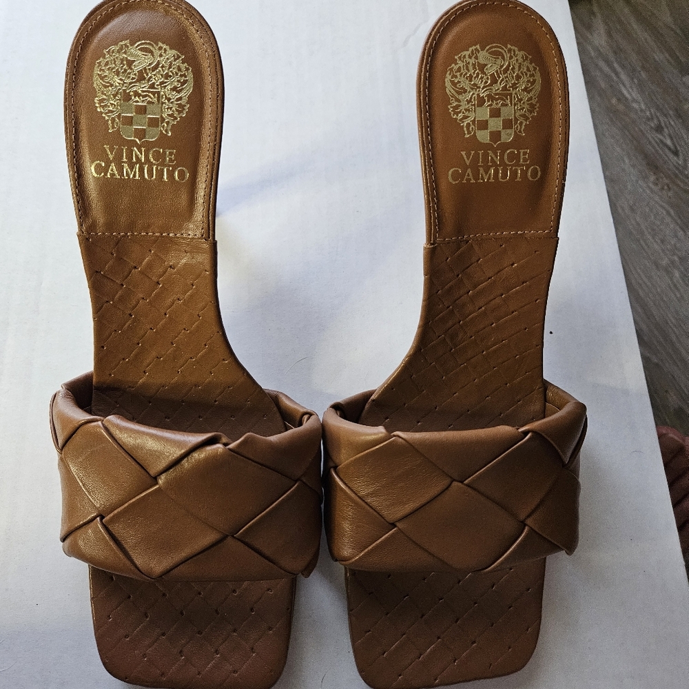 VINCE CAMUTO Womens Brelanie Tan Leather Size 9.5M/41 NWOT